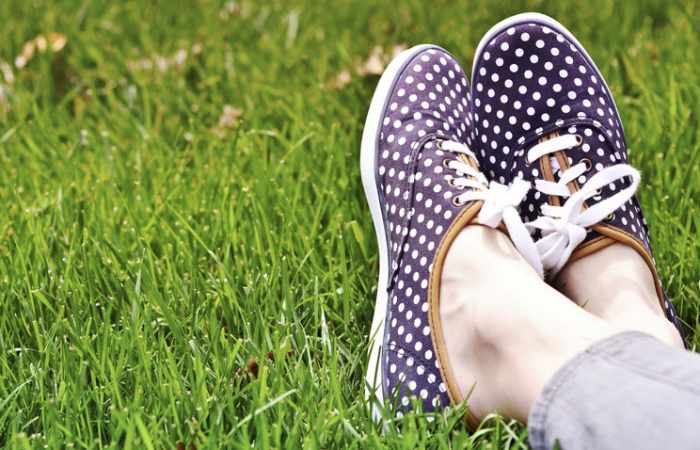 8 ways to keep your shoes stink-free during no-socks season