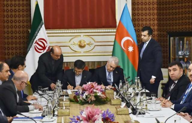 Azerbaijan, Iran sign documents 