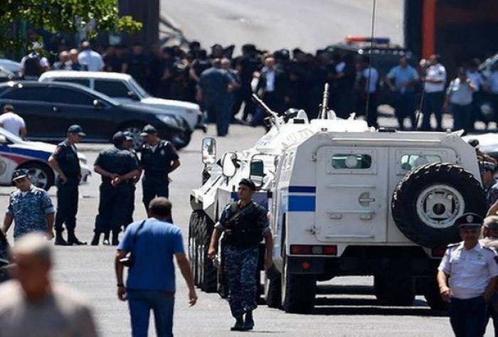 Erməni polislər 30 milyondan çox pul oğurlayıb