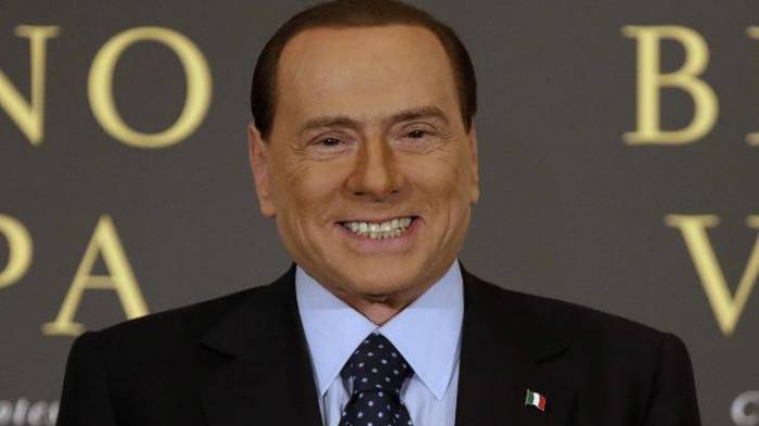 Berlusconi: Méconnaissable et amaigri après une étrange cure