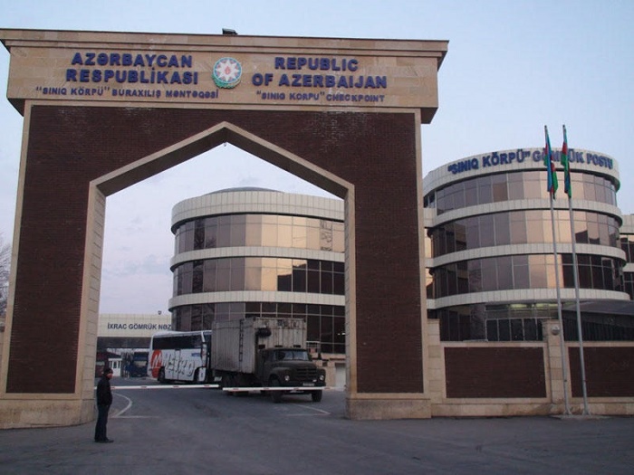 `Sınıq körpü`də insident: Yolu bağlamaq istədilər