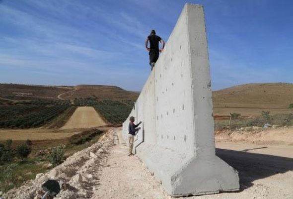 Türkiyə Suriya ilə sərhəddə divar tikir 