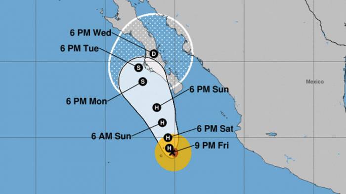 Norma se aproxima a México en forma de huracán
