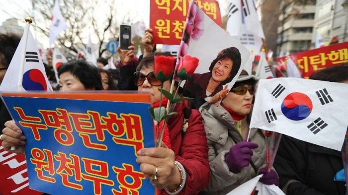 Supporters of impeached SKorean leader clash with protesters 
