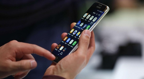 Le Samsung Galaxy S7, smartphone le plus difficile à réparer de l`année
