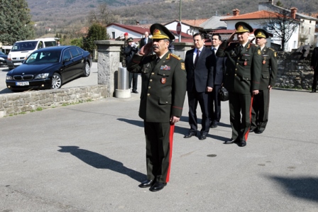 Zakir Həsənov Mehdi Hüseynzadənin məzar üstdə - FOTOLAR