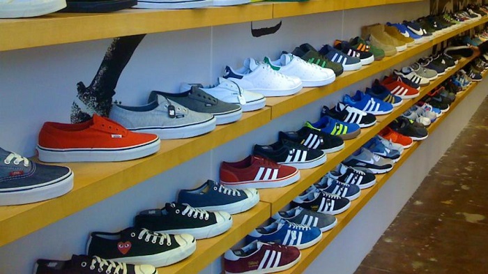 Etats-Unis : l`histoire des baskets enseignée à l`université