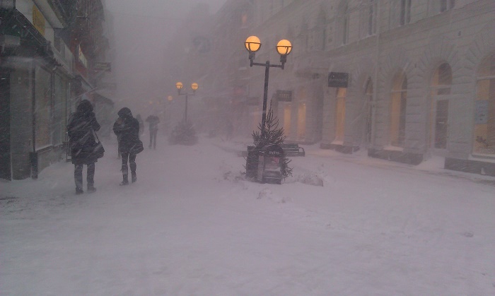 At least 12 killed in snowstorm-related deaths