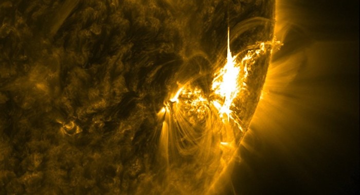 El SolUna protuberancia gigante aparece en el Sol