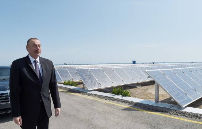 Presidente Ilham Aliyev asistió a la apertura de la planta de energía solar de Pirallahi 