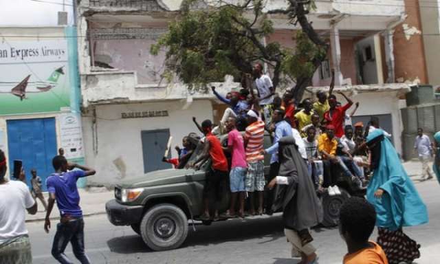 Thousands march in Somalia after attack that killed more than 300