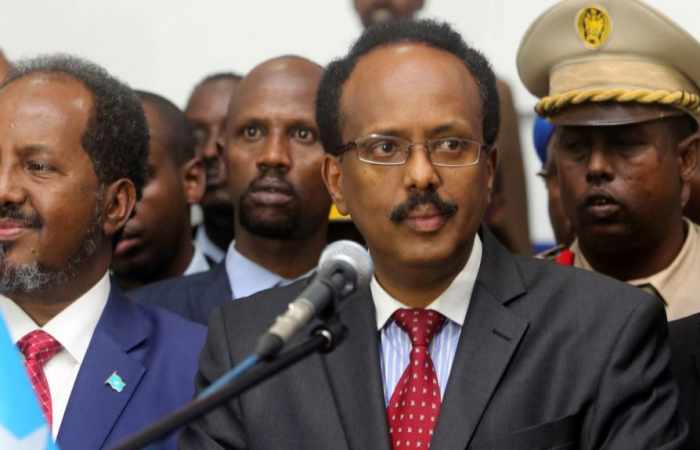 Somalia leader declares country war zone, replaces chiefs
