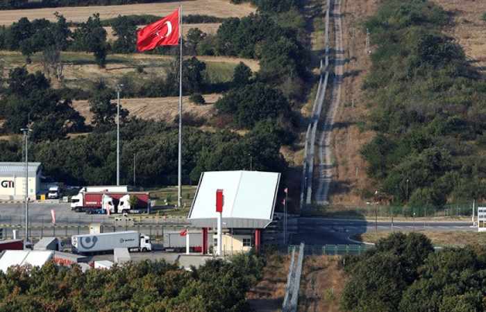 Bolqar etirazçılar Türkiyə sərhəddini bağladı