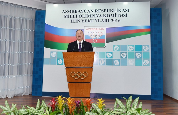 Präsident Ilham Aliyev zeichnet die besten Sportler des Jahres 2016 aus