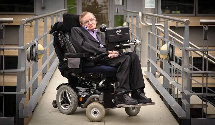 Stephen Hawking : la Terre pourrait se transformer en boule de feu d'ici 600 ans
