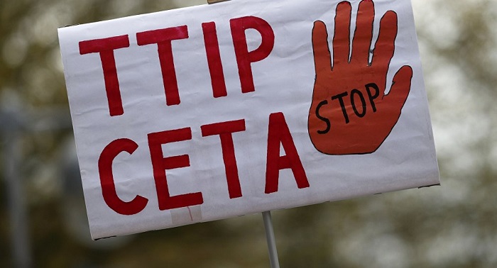 Des milliers d`Autrichiens manifestent contre le TTIP