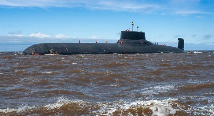 World`s Largest Sub Leaves Port for Arctic War Games  