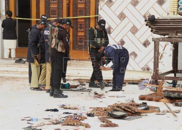 Abaten a 36 terroristas en Pakistán tras atentado en un santuario sufí