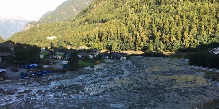 Suisse : huit disparus dans un glissement de terrain