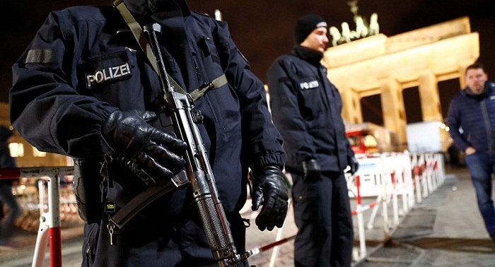 German police carry out anti-terror raids