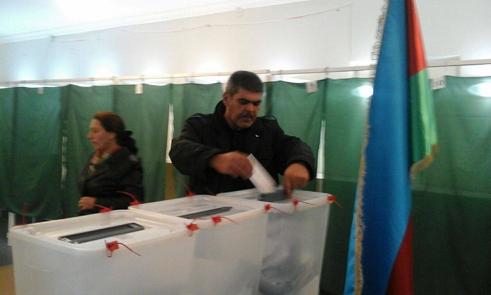 `Tahir Kərimlinin adamları seçkini pozmağa çalışır`