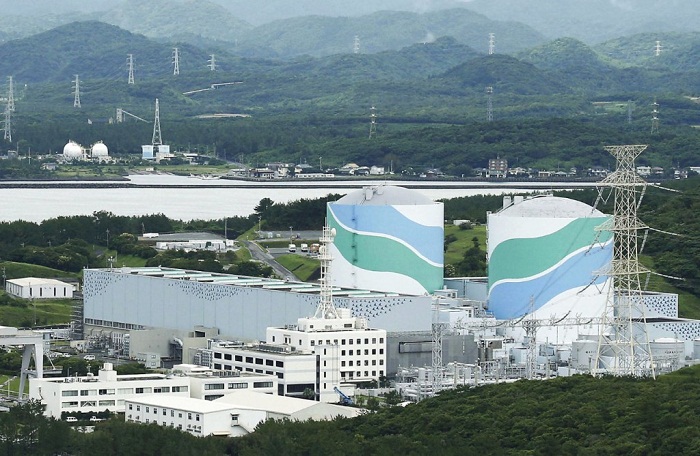 Construction crane collapses on Japan`s Takahama NPP unit