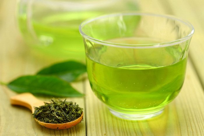 Quelle différence y a-t-il entre le thé noir et le vert ?