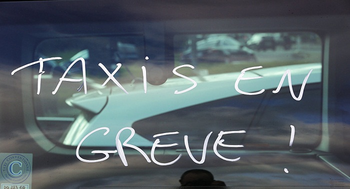 Grève des taxis: les Parisiens préfèrent Uber Grève des taxis: les Parisiens préfèrent Uber