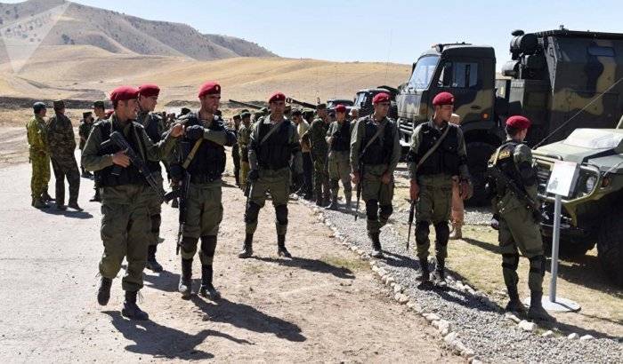 Inspectores de España visitan la base militar rusa en Tayikistán
