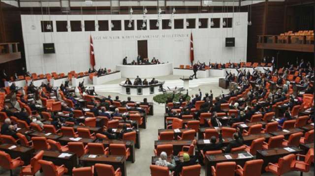 Türkei: Parlament stimmt Verlängerung des Ausnahmezustandes zu