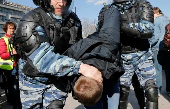 Russie: qutre hommes poursuivis pour "violence" pendant les manifestations anticorruption