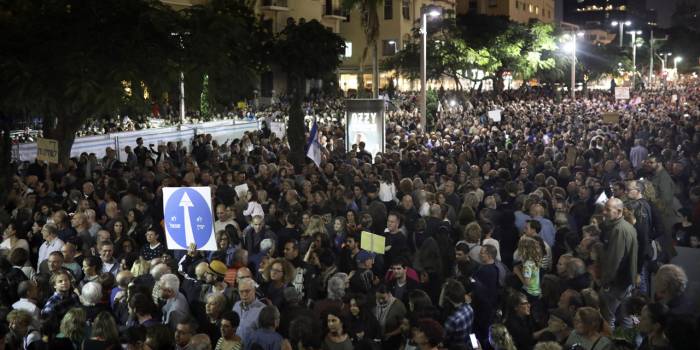 Israël: Des milliers d'Israéliens manifestent à Tel-Aviv