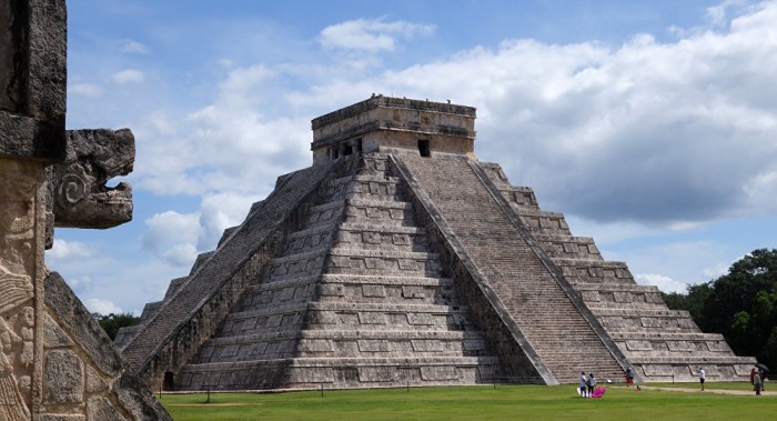 Anuncian hallazgo de pirámide bajo templo maya de Chichén Itzá en México 