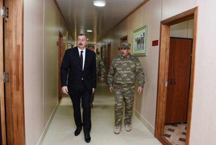 Le président de la République visite un fort militaire à Terter -
 PHOTOS