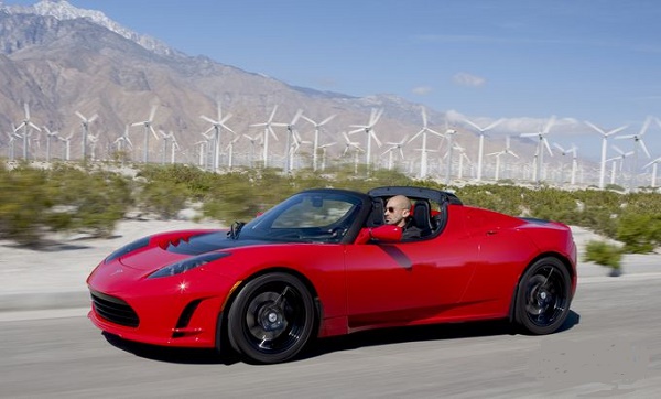Tesla : le prochain Roadster tout électrique pourrait décoiffer