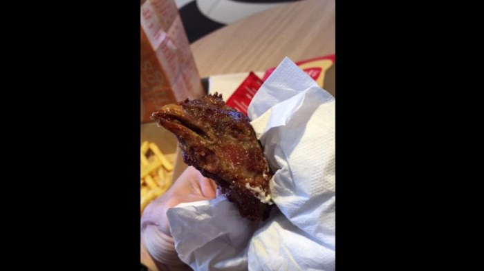 Une tête de poulet trouvée dans un fast-food à Montpellier - VIDEO