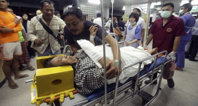 Double explosion at Thai tourist hotspot of Pattani injures 59