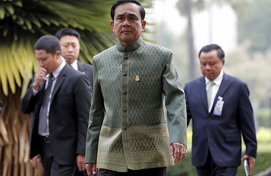  Référendum divise la Thaïlande: Fin de crise politique ou coup de pouce à la puissance militaire? - VIDÉO