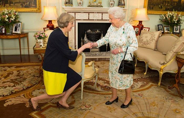 UK Prime Minister to meet queen on Wednesday to mark parliament dissolution