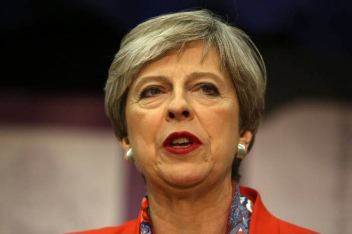 Brexit: maintien du calendrier, début des négociations la semaine prochaine (May)