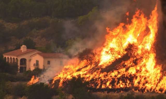Plane crash ignites wild fire in US state of Nevada