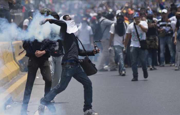 Onze Etats latino-américains appellent à éviter l’escalade au Venezuela