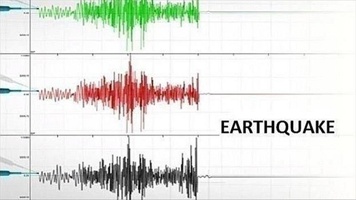 Strong quake hits Indonesian islands