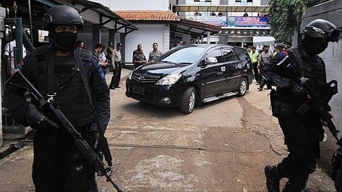 Malaysian police nab suicide bomber hours before attack