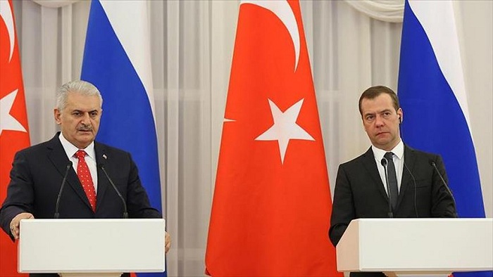 Turkish PM Yildirim calls Medvedev over plane crash