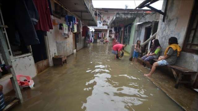 Flash flood in North Malaysia leaves 9,000 homeless