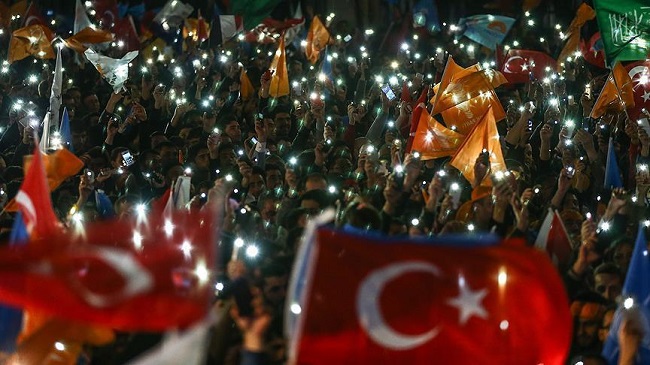 L`AK Parti, au pouvoir en Turquie depuis quatorze ans, célèbre son 15e anniversaire