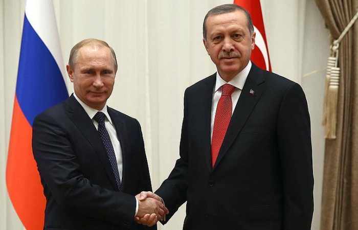 Poutine félicite Erdogan pour sa victoire au référendum
