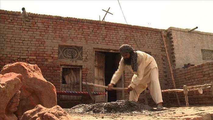 Pakistani Muslims build church for Christian neighbors