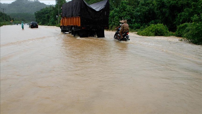 Flooding kills 21 as central Vietnam braces for typhoon